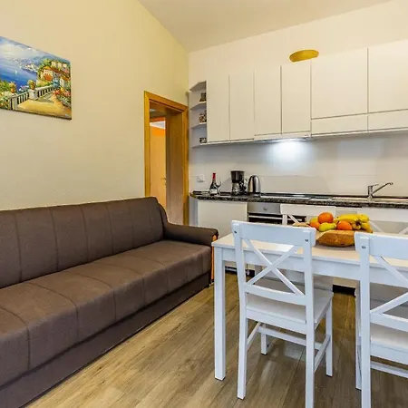 Asta Apartman *